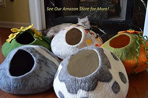 Felt Wool Ball and Mouse Toys for Cats and Kittens, Adorable Colorful Soft Quiet Fabric Balls, Without Catnip, Handmade - for Cat Lovers, 2 Mice 3 Balls