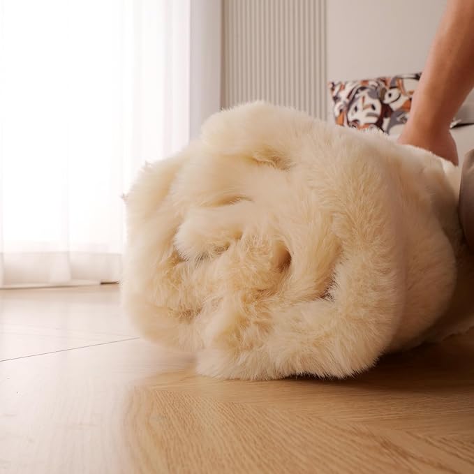 SHENGOCASE Pet Cushion Pad, Faux Fur Dog and Cat kneading Pillow, Cozy Bed Insert for Crate Pad Padding for Cage Kennel House Condo Shelf (15.7" x 23.6")