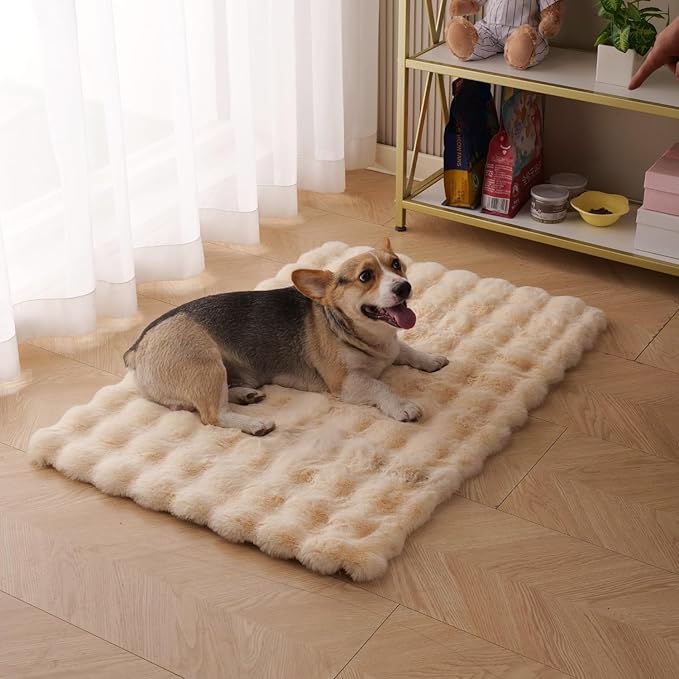 SHENGOCASE Pet Cushion Pad, Faux Fur Dog and Cat kneading Pillow, Cozy Bed Insert for Crate Pad Padding for Cage Kennel (23.6" x 35.4")