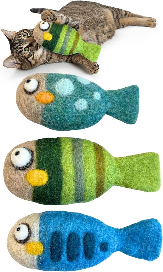 Woolbuddy 𝗡𝗲𝗲𝗱𝗹𝗲 𝗙𝗲𝗹𝘁𝗶𝗻𝗴 𝗞𝗶𝘁 𝗳𝗼𝗿 𝗕𝗲𝗴𝗶𝗻𝗻𝗲𝗿𝘀 DIY Cat Toys Set (3-Pack) – Handmade Felted Fish, Wool Felting Kit for Cats, Soft Enrichment Toys, No Catnip