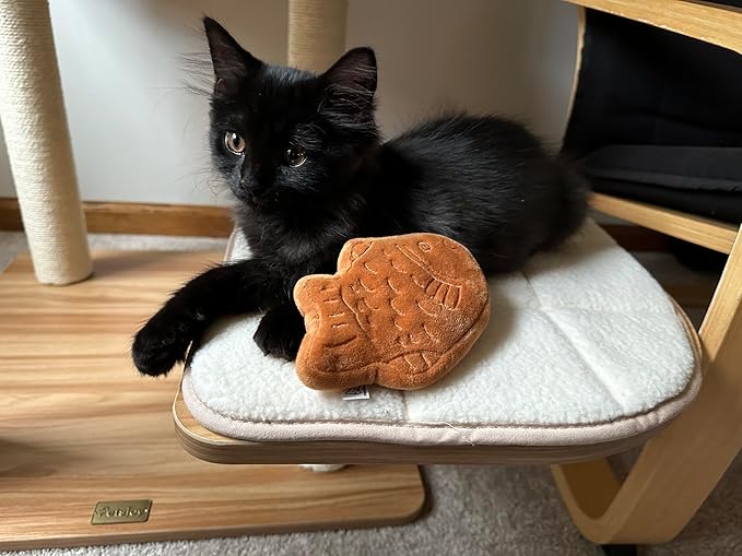 munchiecat Japanese Taiyaki Toy with Organic Catnip | Refillable, Washable for Cats and Kittens | Crinkles