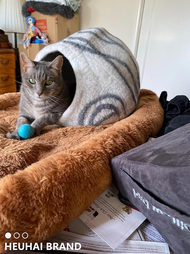 80-Pack Cat Toy Balls 10 Assorted Colors 1.25 Inch Diameter Suitable for All Cat Sizes (Cat Toys Value Pack)